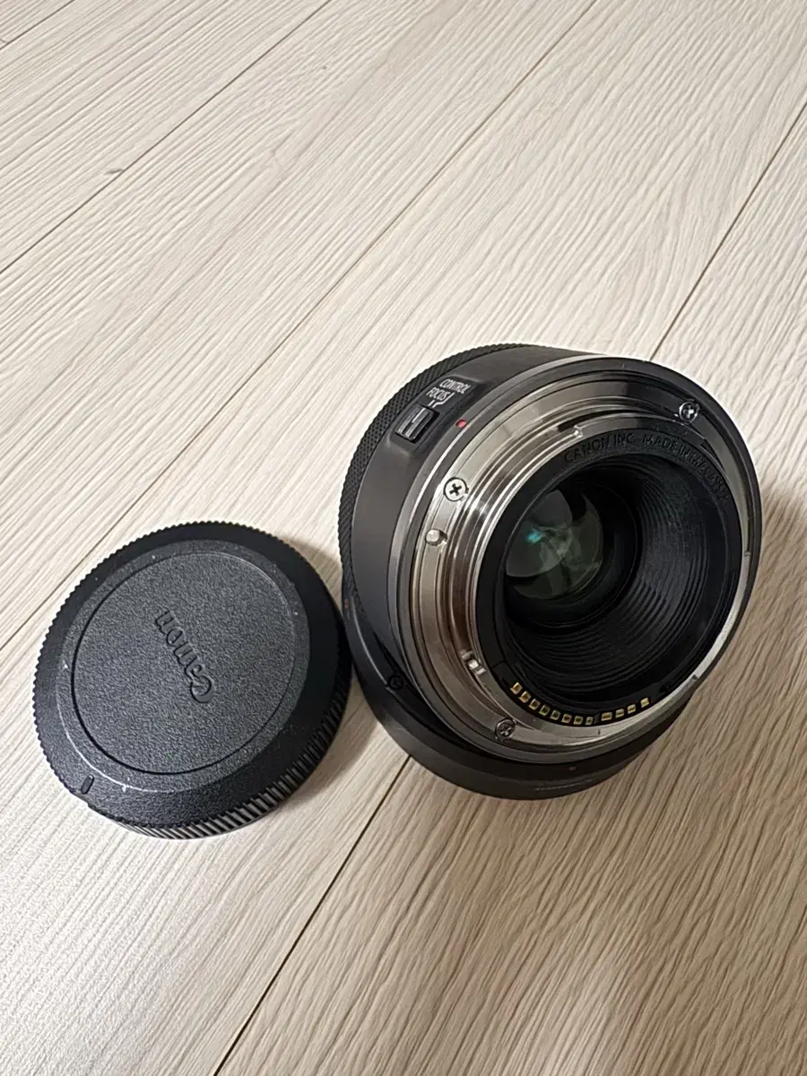 RF50mm F1.8 STM